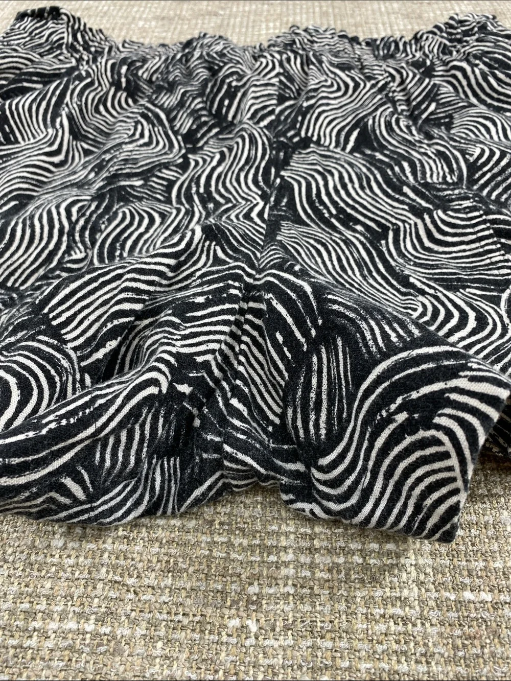 a new day black and White Wave Print Elastic Waist Athletic Shorts - Picture 12 of 13